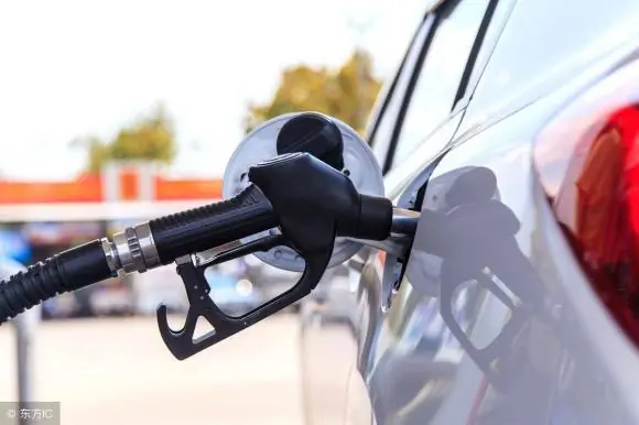 Filling Up Your Gas Tank: Full Tank or Half Tank—Which is Better for Your Car? A Veteran Driver Reveals a Common Mistake